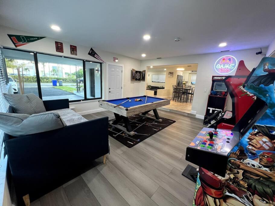 Вілла Modern Tropical Oasis With Arcade, Hottub & Minigolf Голлівуд Екстер'єр фото