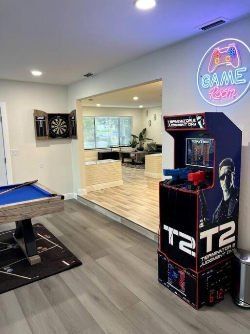 Вілла Modern Tropical Oasis With Arcade, Hottub & Minigolf Голлівуд Екстер'єр фото