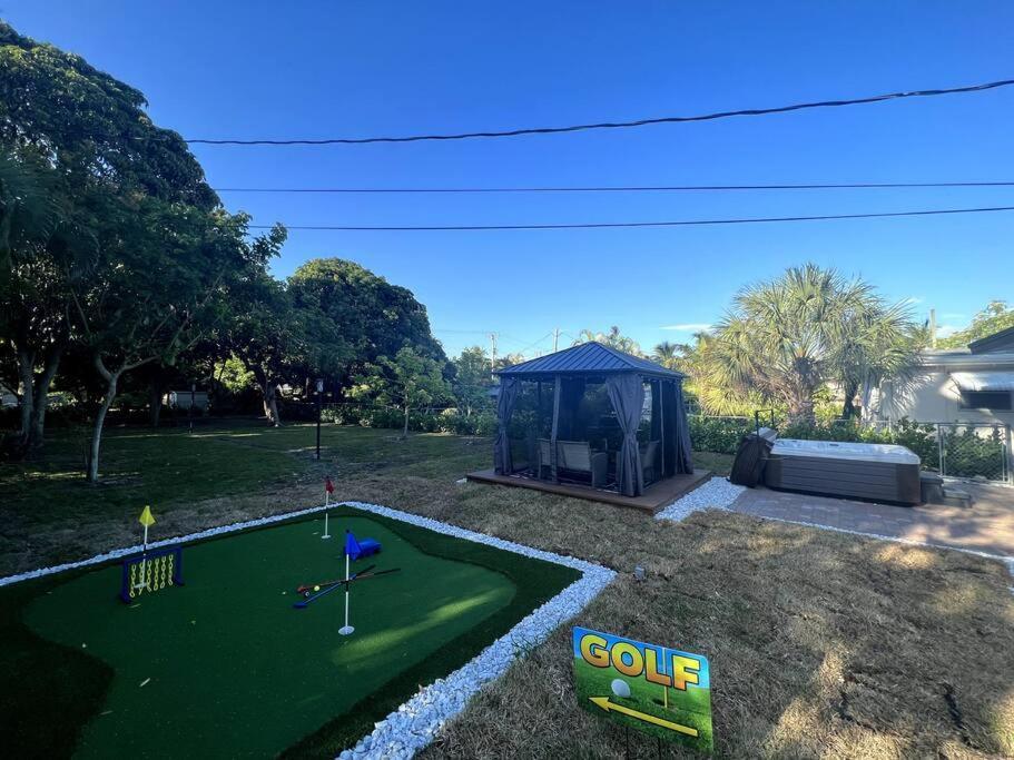 Вілла Modern Tropical Oasis With Arcade, Hottub & Minigolf Голлівуд Екстер'єр фото